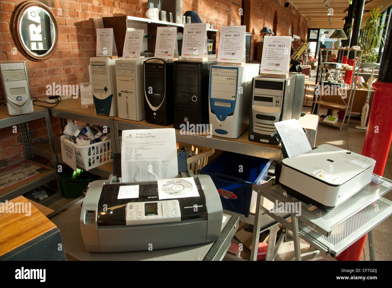Used computers hires stock photography and images Alamy