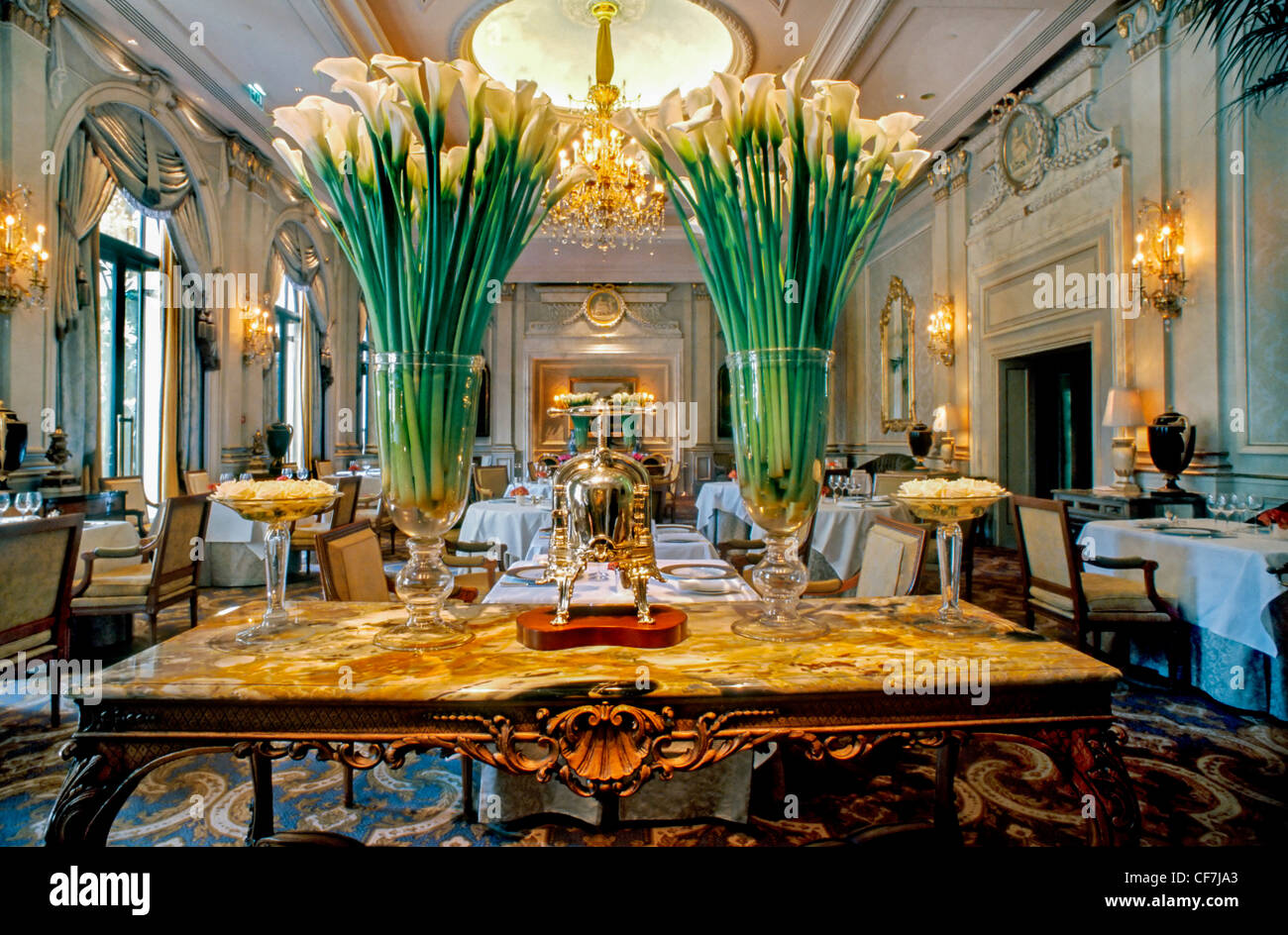 France, Paris, Fancy French Restaurant Interior Decor, Le V (Le Cinq) Haute-Cuisine,  Hotel Four Seasons George V, european restaurant, stylish fine dining, traditional luxury interior trendy Stock Photo