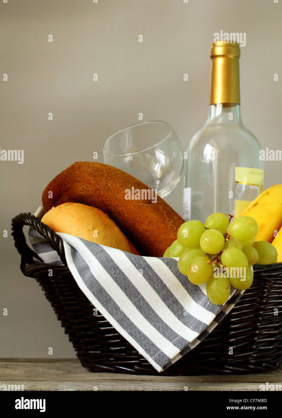 Picnic basket with fresh fruit , bread and wine Stock Photo - Alamy