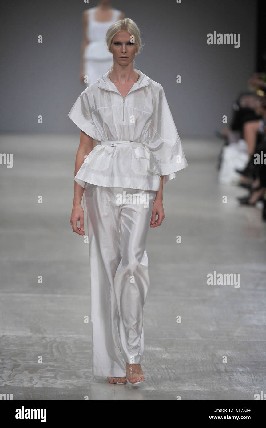 Aquascutum London Ready to Wear Spring 
