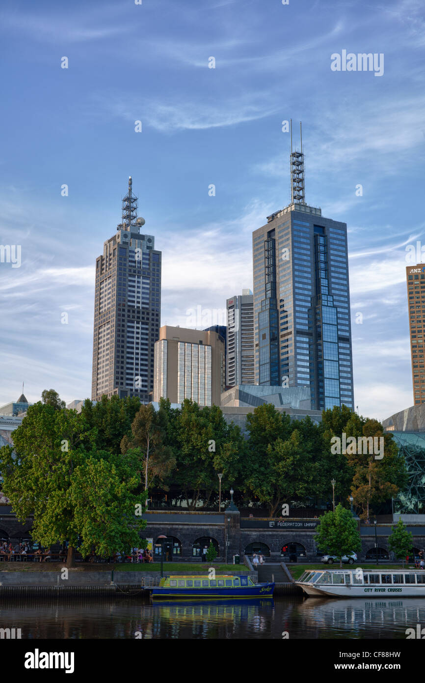 101 Collins lightshow Melbourne: tower creates skyline spectacle