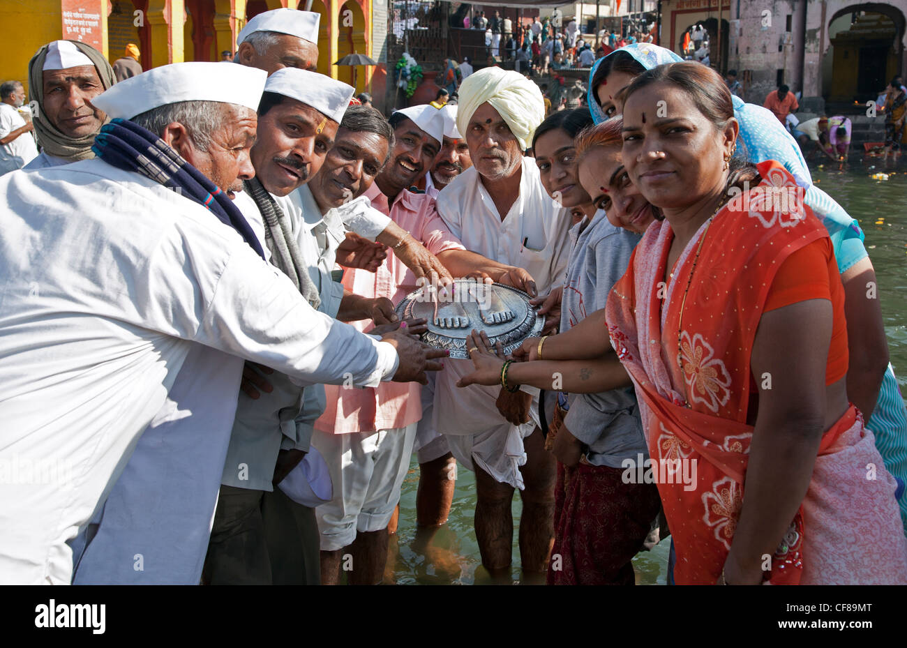 Hindu family making a ritual offering. Ram Kund. Godavari river. Nasik. India Stock Photo