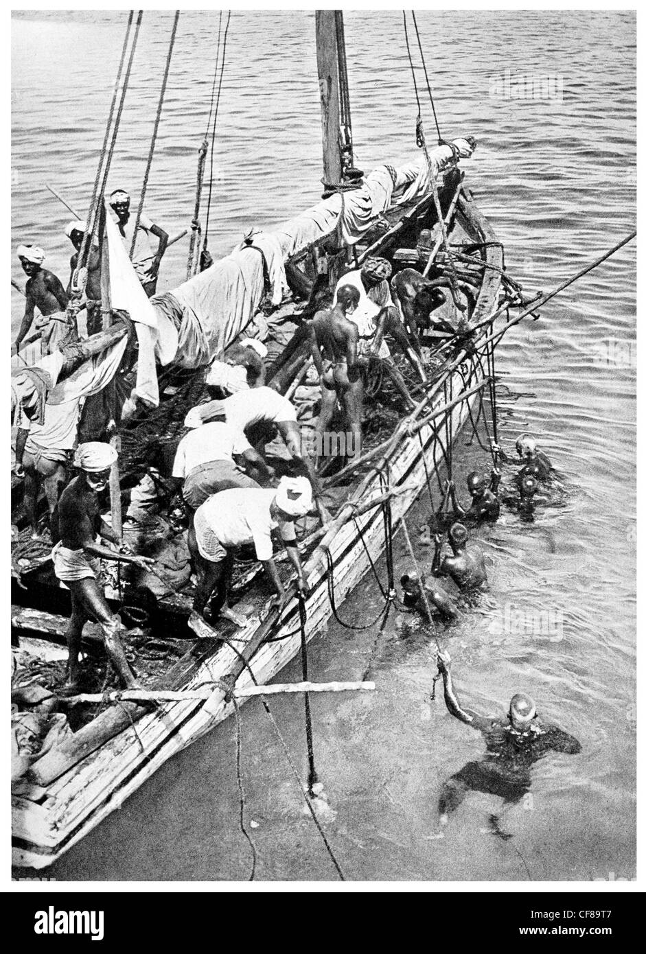 1926 Pearling crew pearl Ceylon Gulf of Manaar Sri Lanka Stock Photo