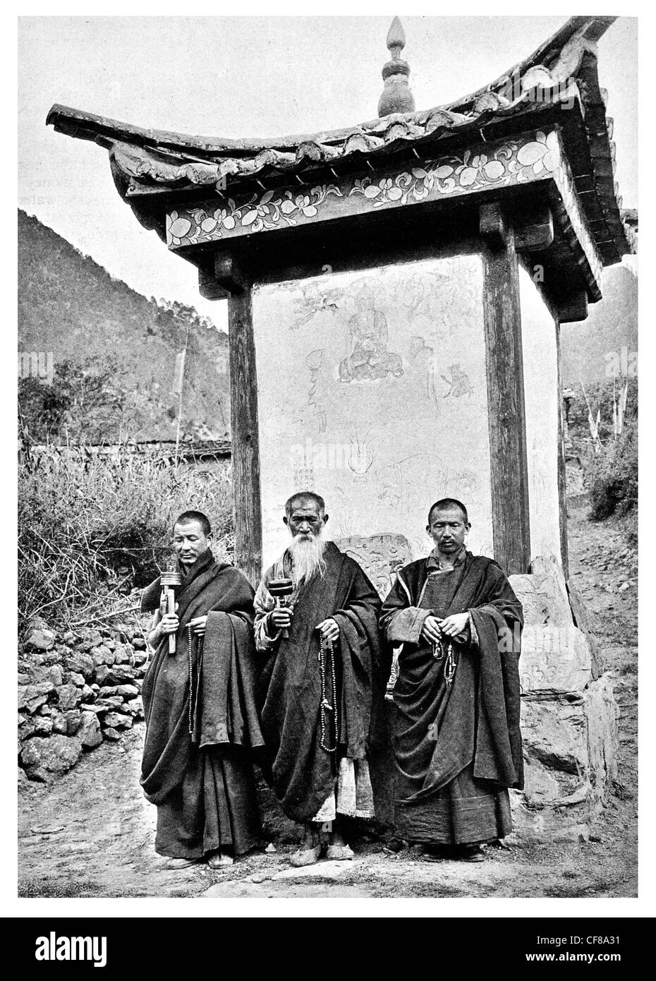 1926 Nashi Lamas of Choni the Kangpu Lamasery  Shrine Tibet China Stock Photo