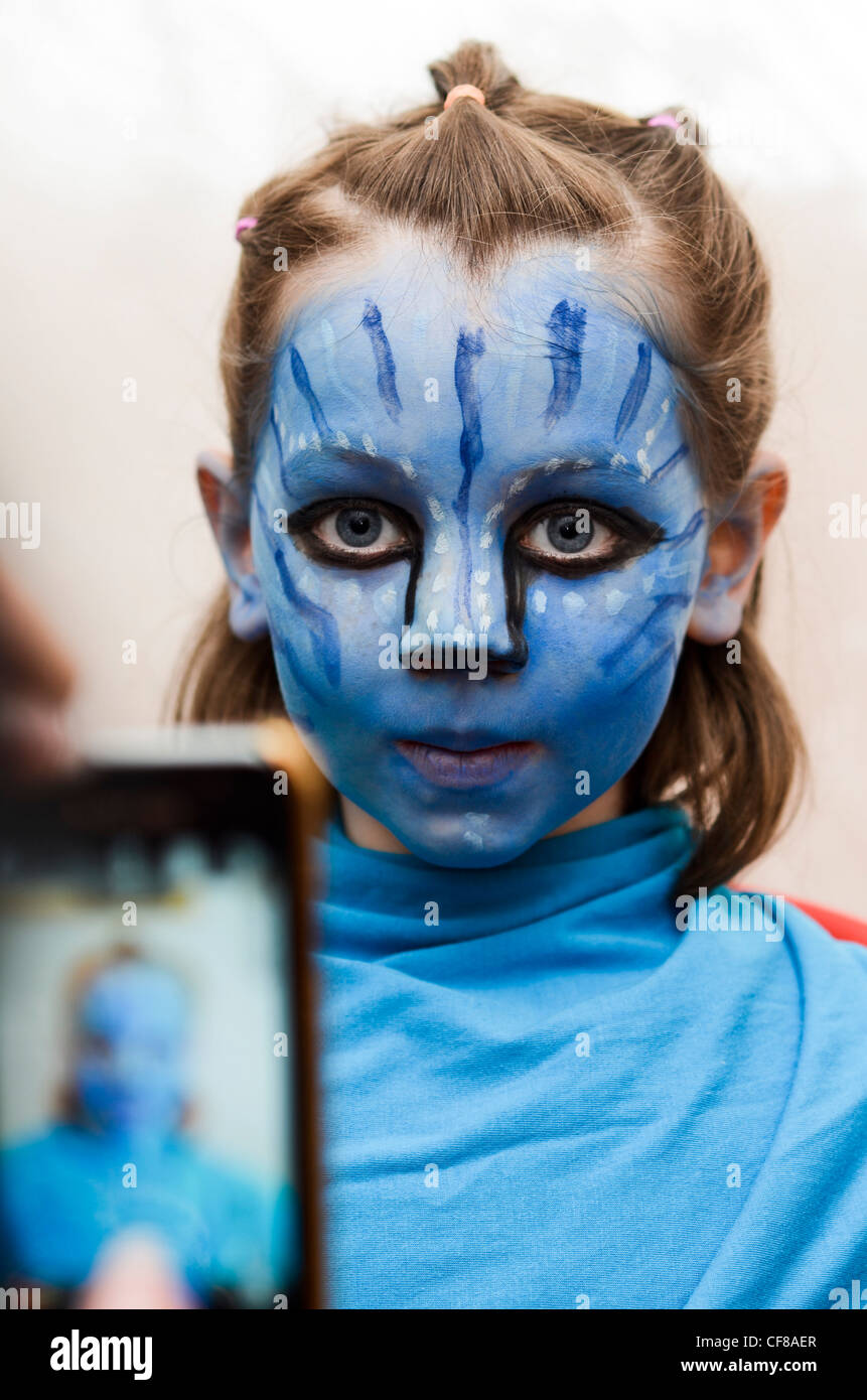 Young girl of 7 dresses up as Neytiri (a Na'vi) from the 2009 Avatar film  Stock Photo - Alamy