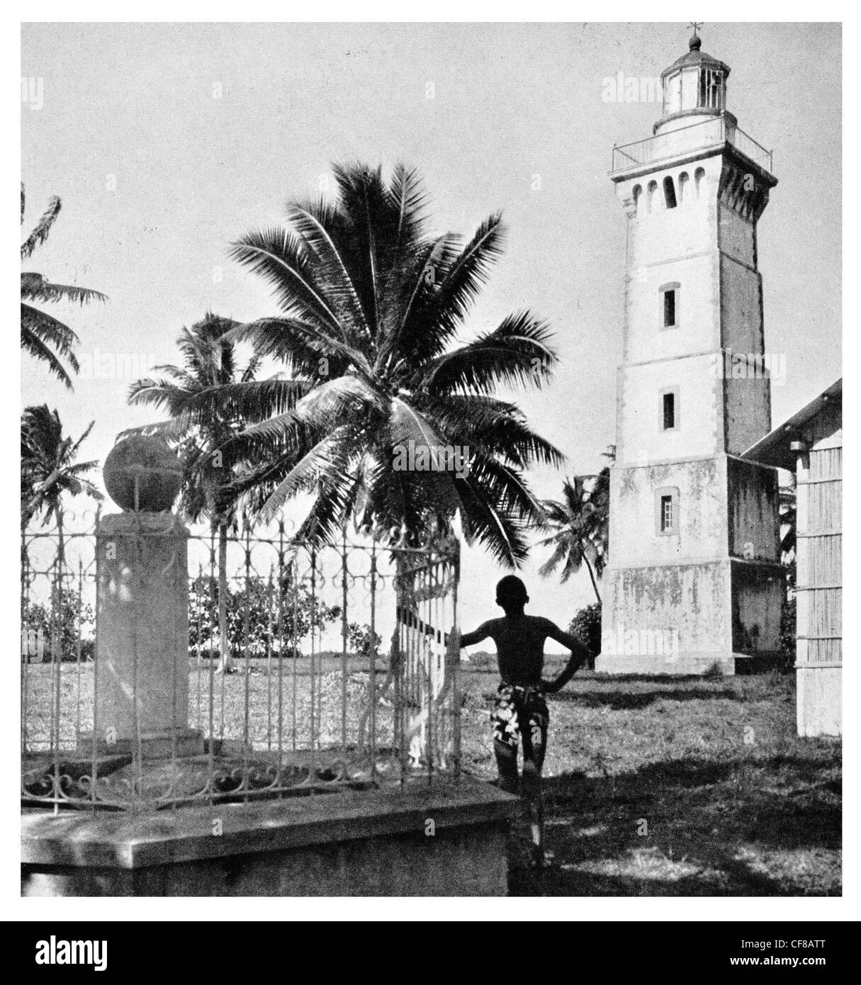 1927 Lighthouse and Captain Cooks monument at Point Venus Tahiti Stock Photo