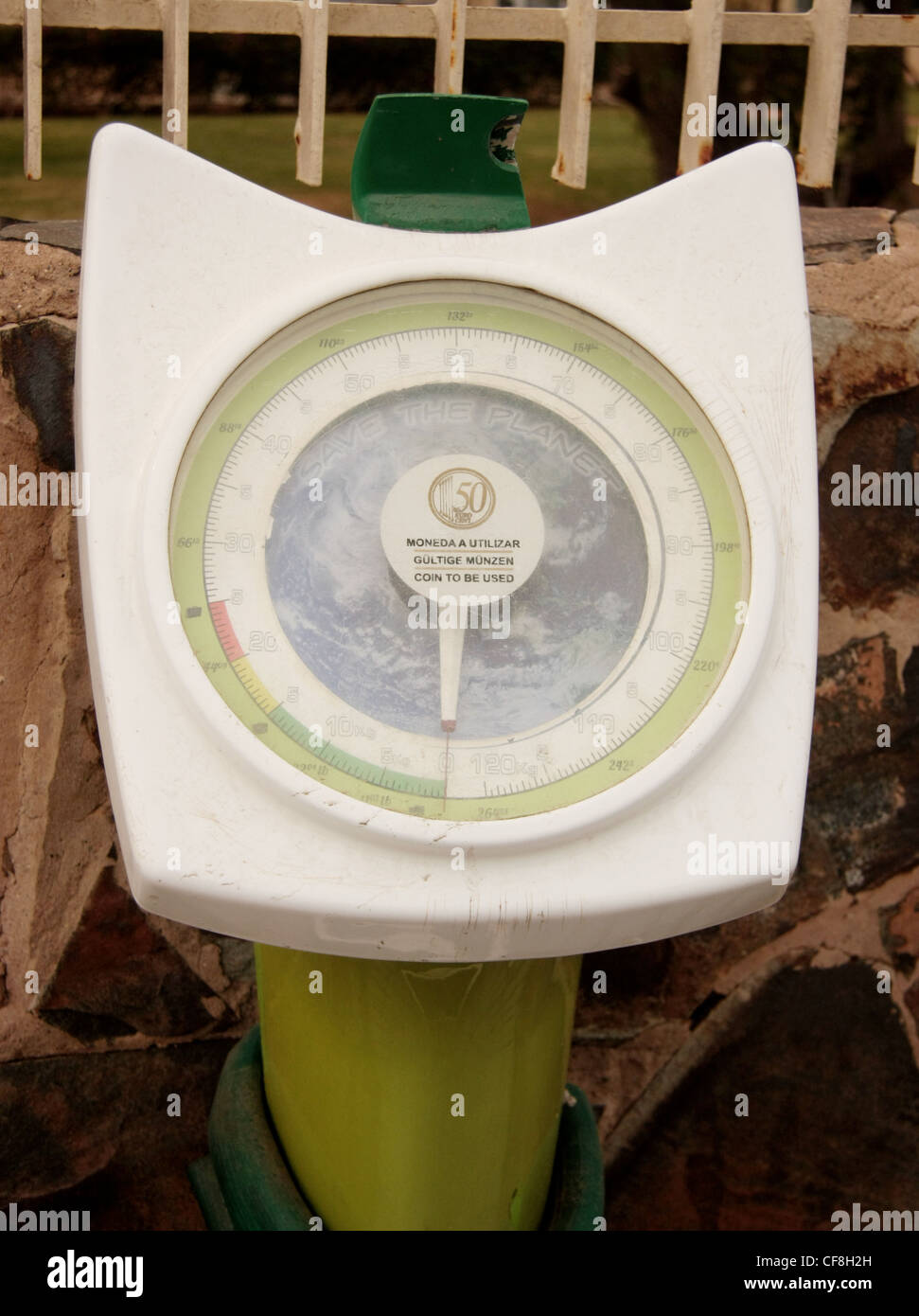 Public scales weighing machine hires stock photography and images Alamy