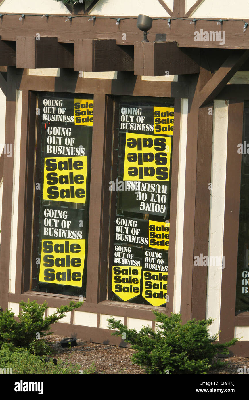 Going Out Of Business signs. Bruning's Clock Shop. Beavercreek, Dayton, Ohio, USA. Stock Photo