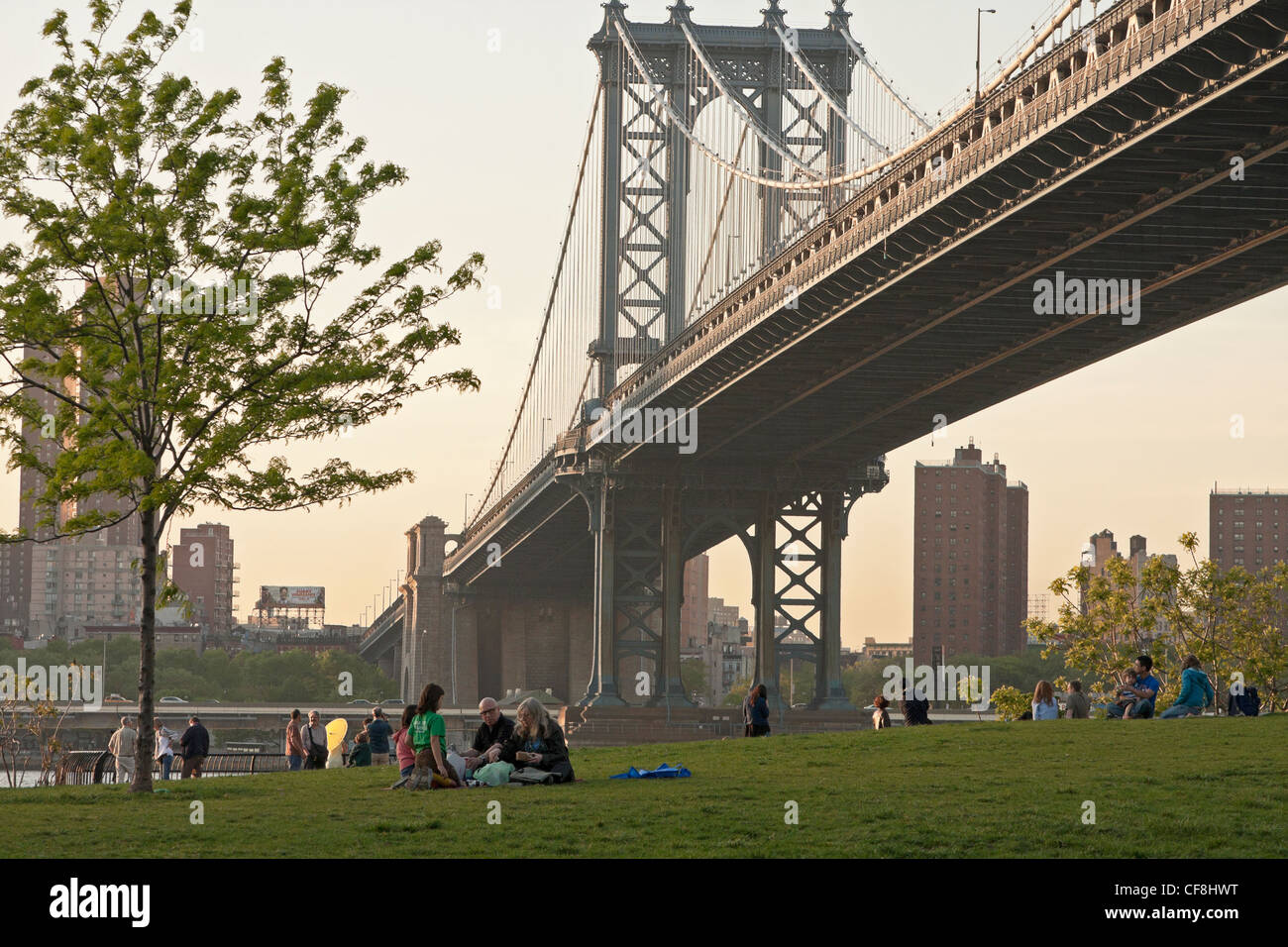 People in brooklyn bridge park hi-res stock photography and images - Alamy