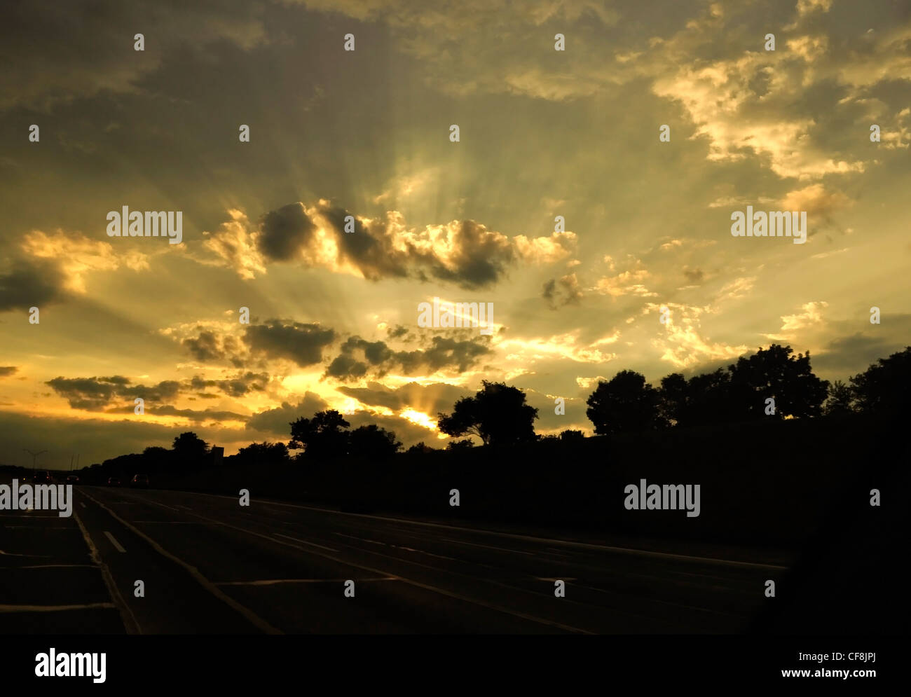 Beautiful sunset dark cloud hi-res stock photography and images - Alamy