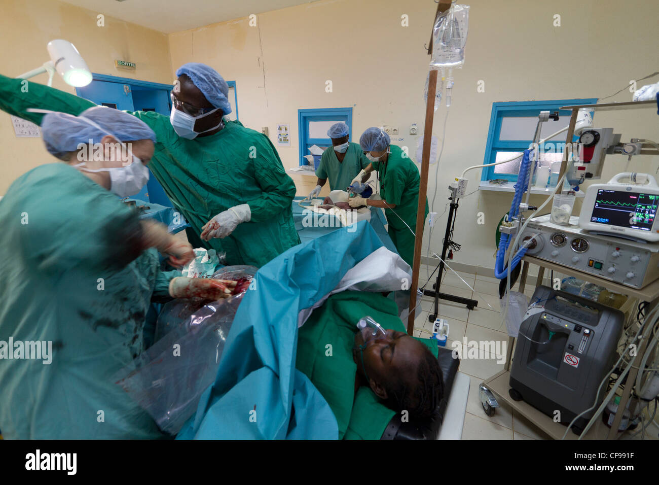 Intensive care after a Csection ,surgery, Duekoue hospital general MSF