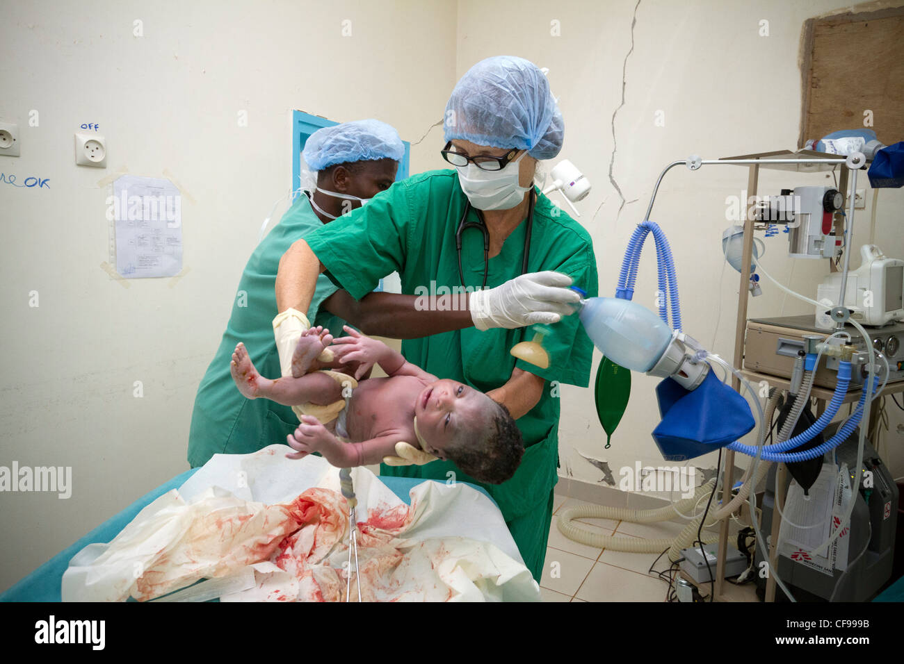 Intensive care after a Csection ,surgery, Duekoue hospital general MSF