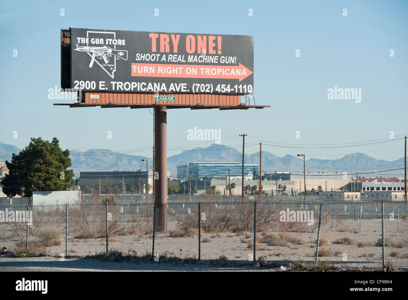 Advertising Billboard to 'Shoot a Real Machine Gun' for a Gun Store and Firing Range in Las Vegas, Nevada, USA Stock Photo