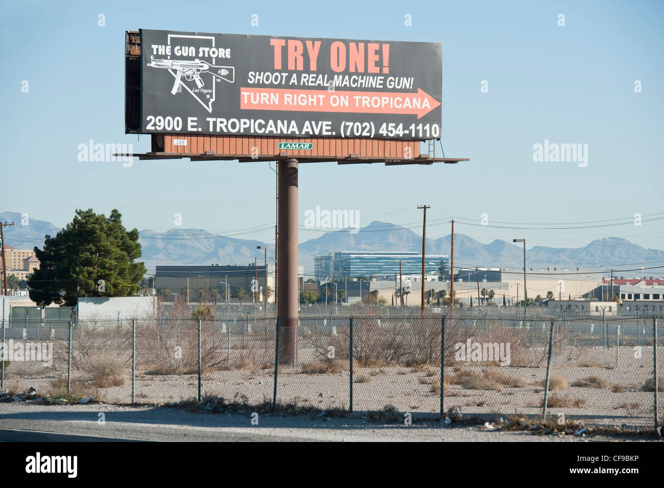 Advertising Billboard to 'Shoot a Real Machine Gun' for a Gun Store and Firing Range in Las Vegas, Nevada, USA Stock Photo