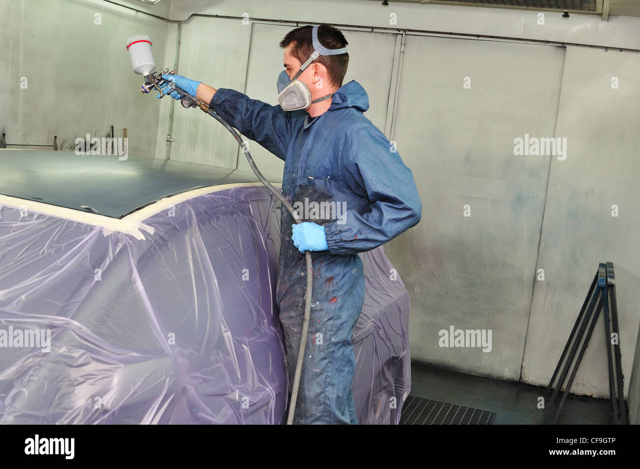 Worker painting a car roof Stock Photo Alamy