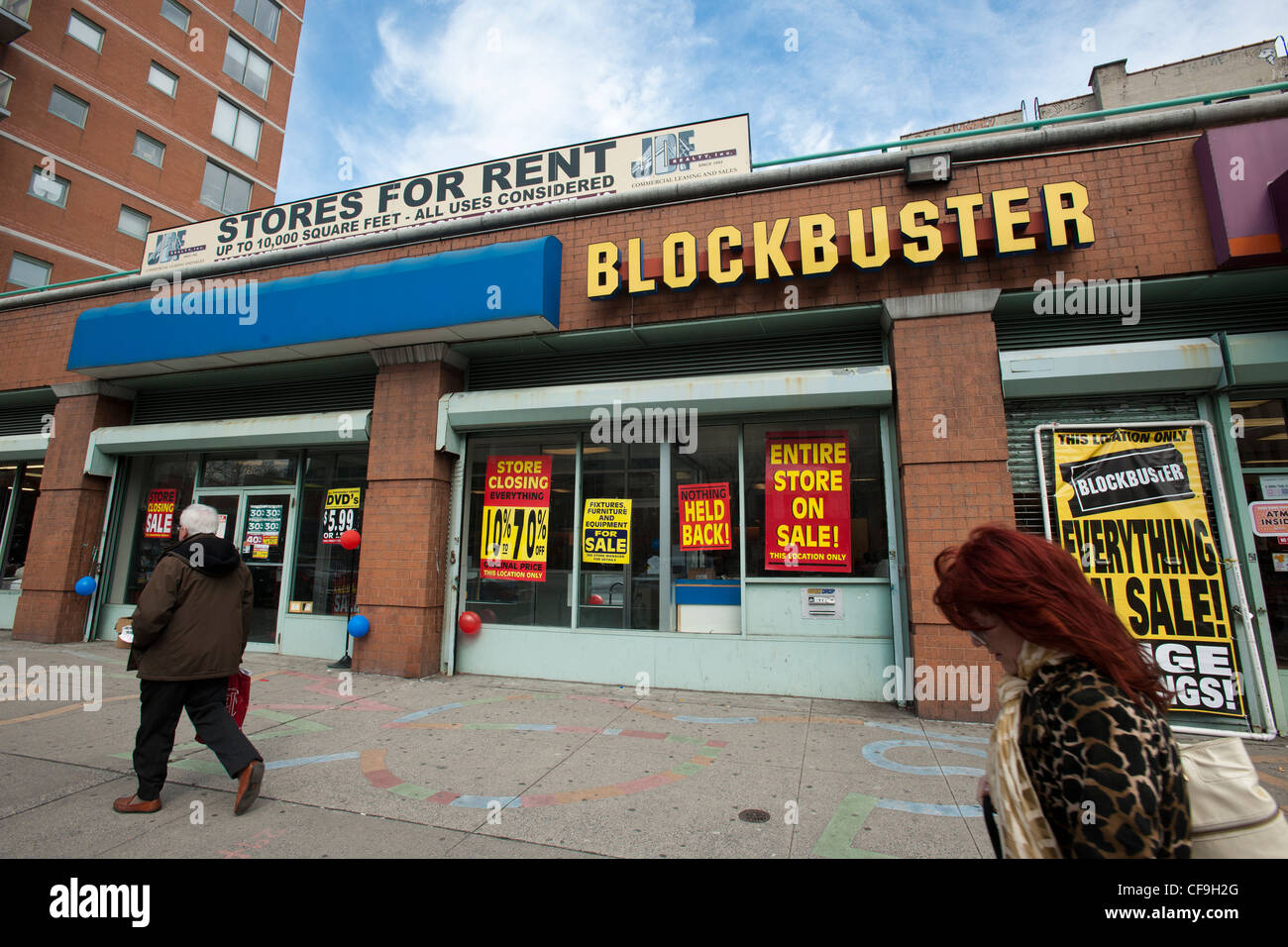 Store closing signs posted in the window of a one of the few remaining Blockbuster Media stores Stock Photo