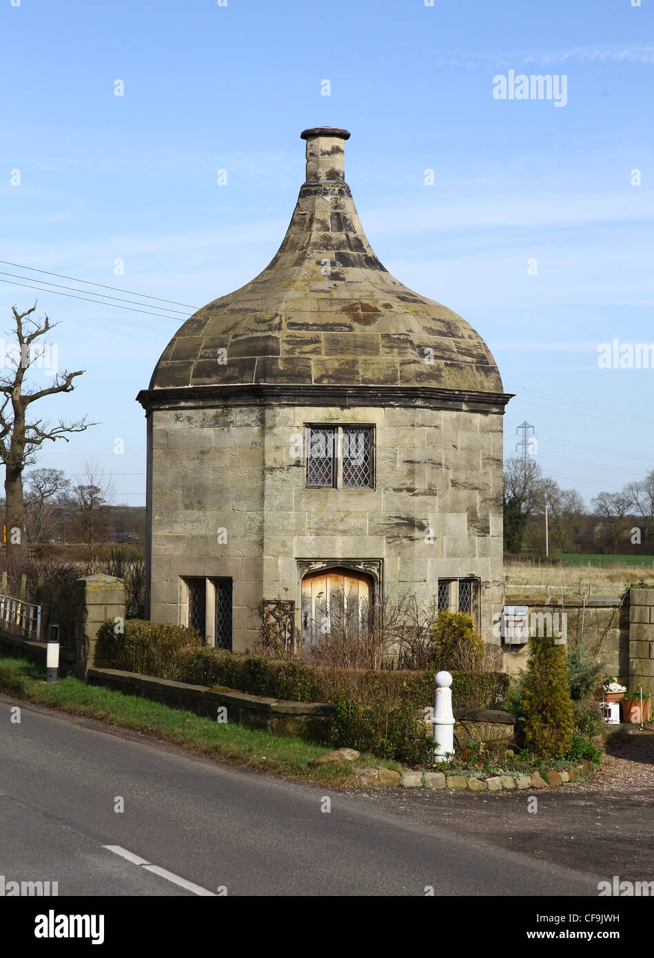 Tixall Bottle Lodge,  a curious octagonal lodge in ashlar stone with an ogee stone vaulted roof near to Stafford, England UK Stock Photo
