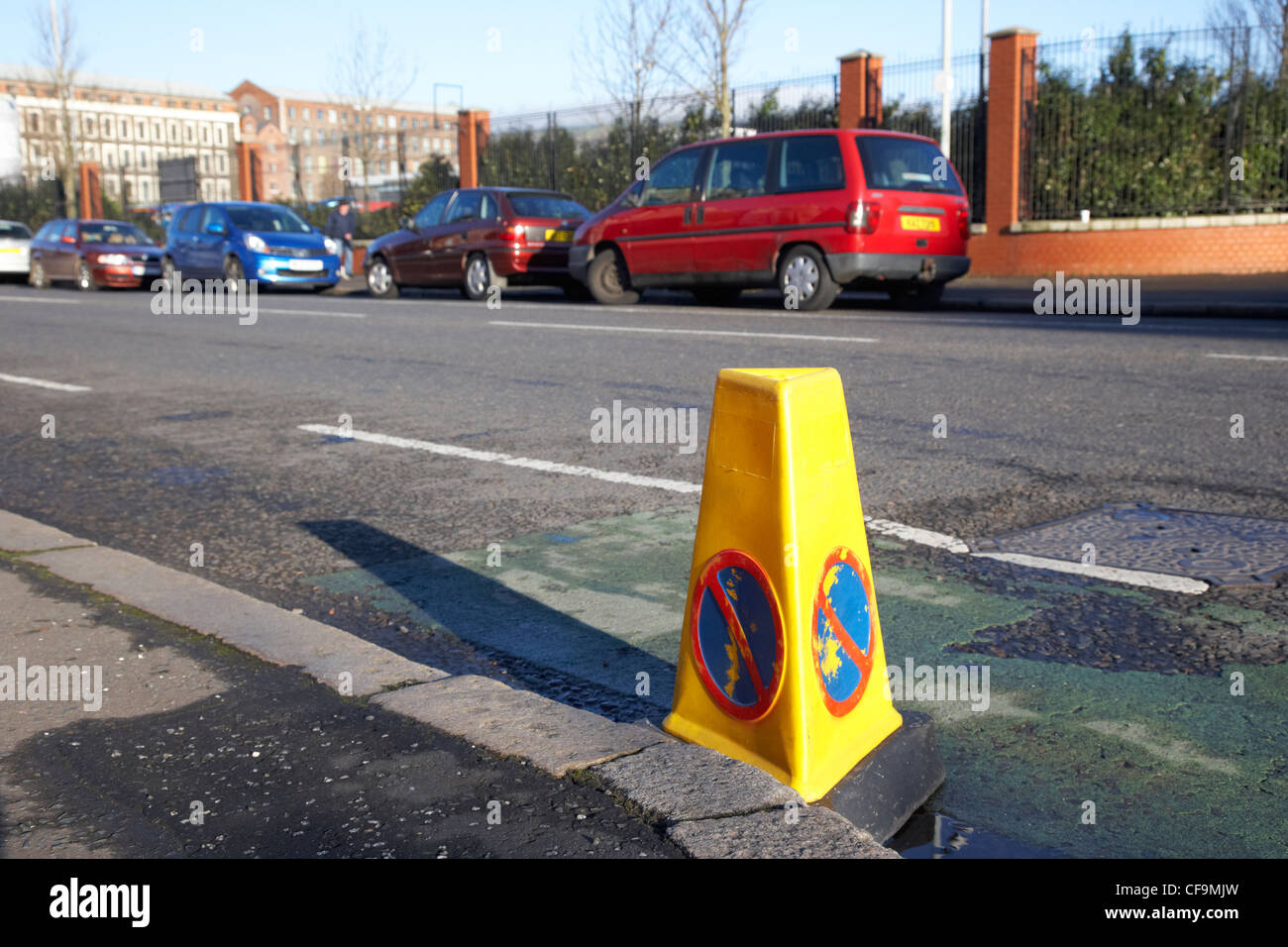 Road Side Parking Stock Photos & Road Side Parking Stock Images Alamy