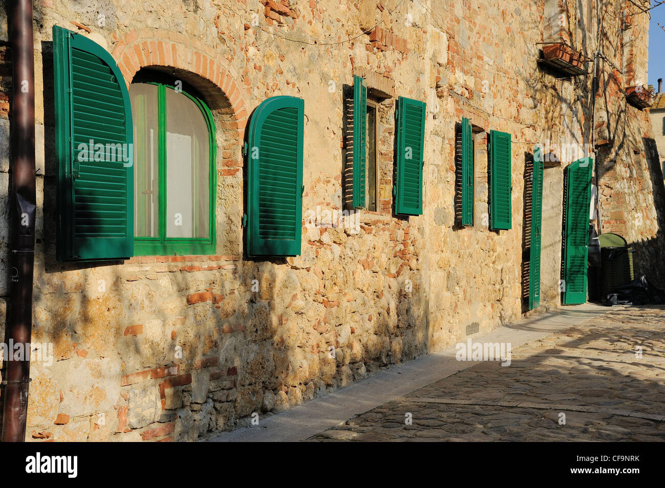 Typica house in tuscan medieval village of Monteriggioni Stock Photo
