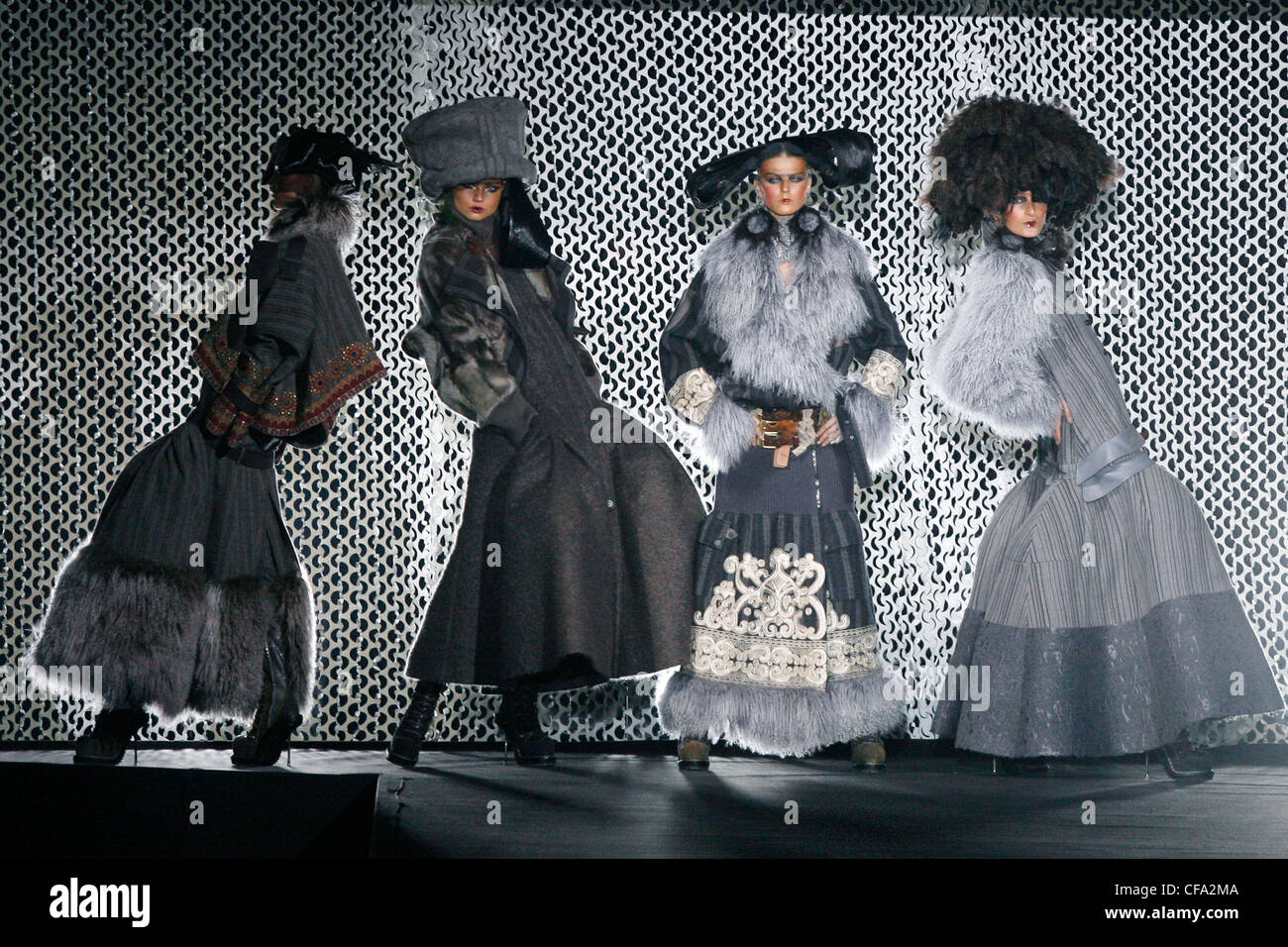 John galliano and models hi-res stock photography and images - Alamy