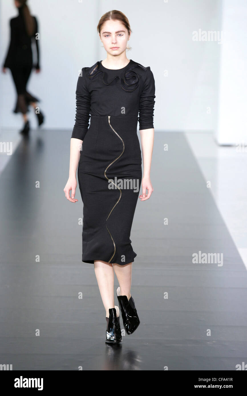 Sexy Women's Autumn Winter Black High Waist Zipper Bodycon Pencil Skirt main image 1