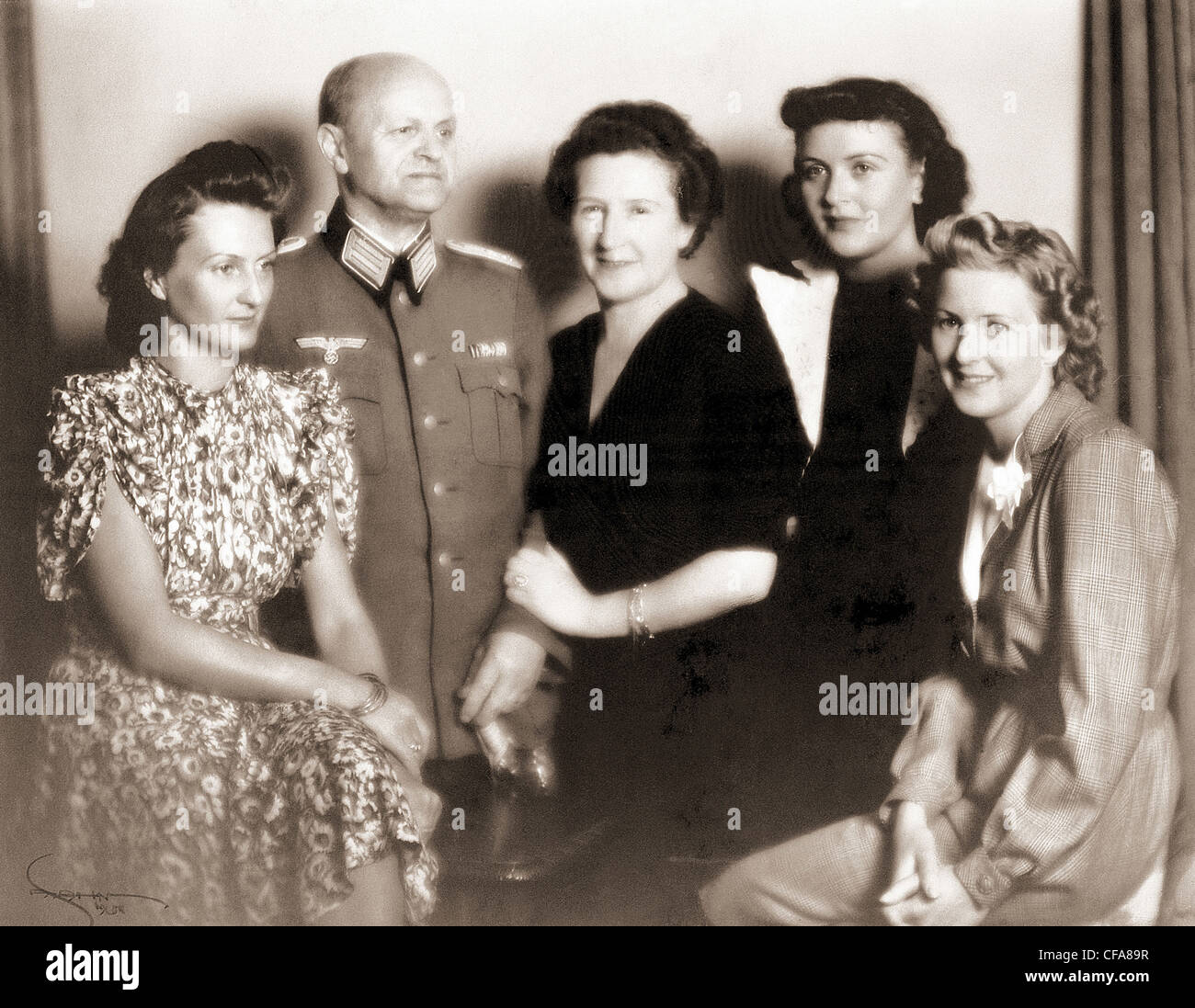 War, Europe, world war II, Nazi, National Socialist, Europe, world war, Eva Brown, 1940, Hitler's mistress, family, parents, sis Stock Photo