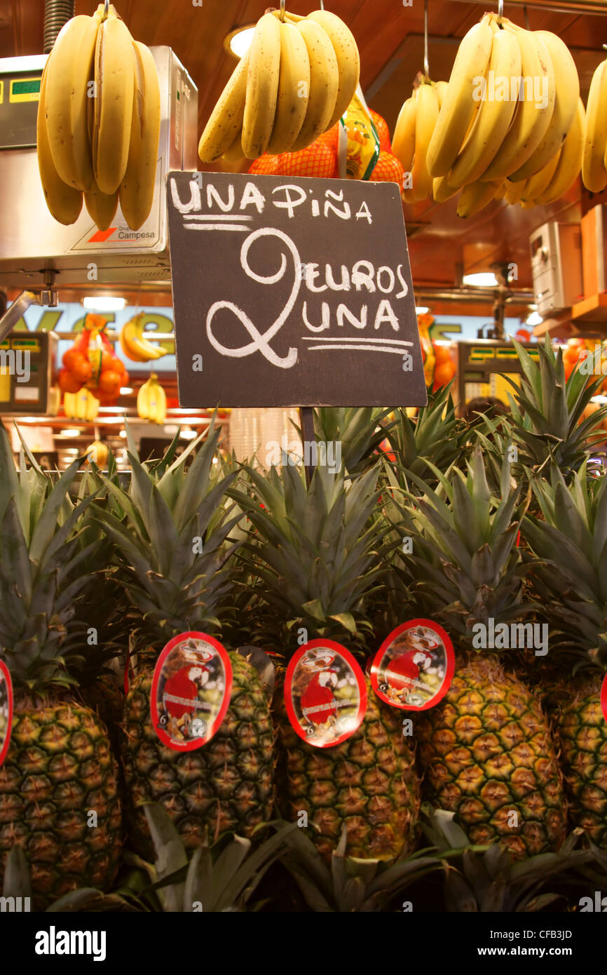 Mercat pineapple banana pina platano barcelona catalonia catalunya