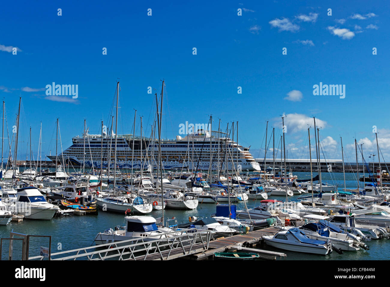 Europe, Portugal, Republica Portuguesa, Madeira, Funchal, Avenida do Mar, yacht harbour, cruise ship, AIDA, luna, place of inter Stock Photo
