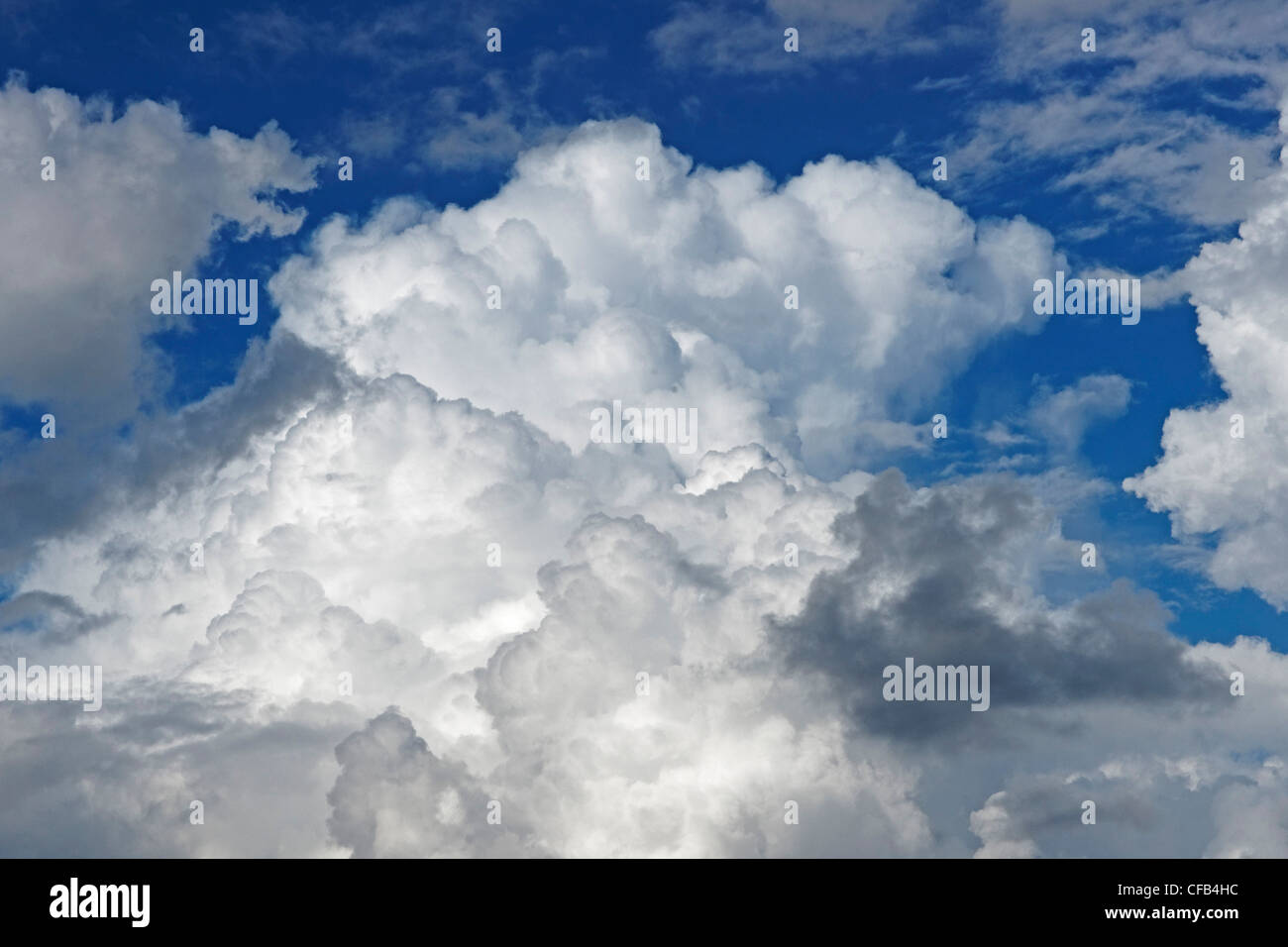 Europe, Portugal, Republica Portuguesa, Madeira, Ponta Delgada, street, imposingly, cloud formation, clouds, sky, Stock Photo
