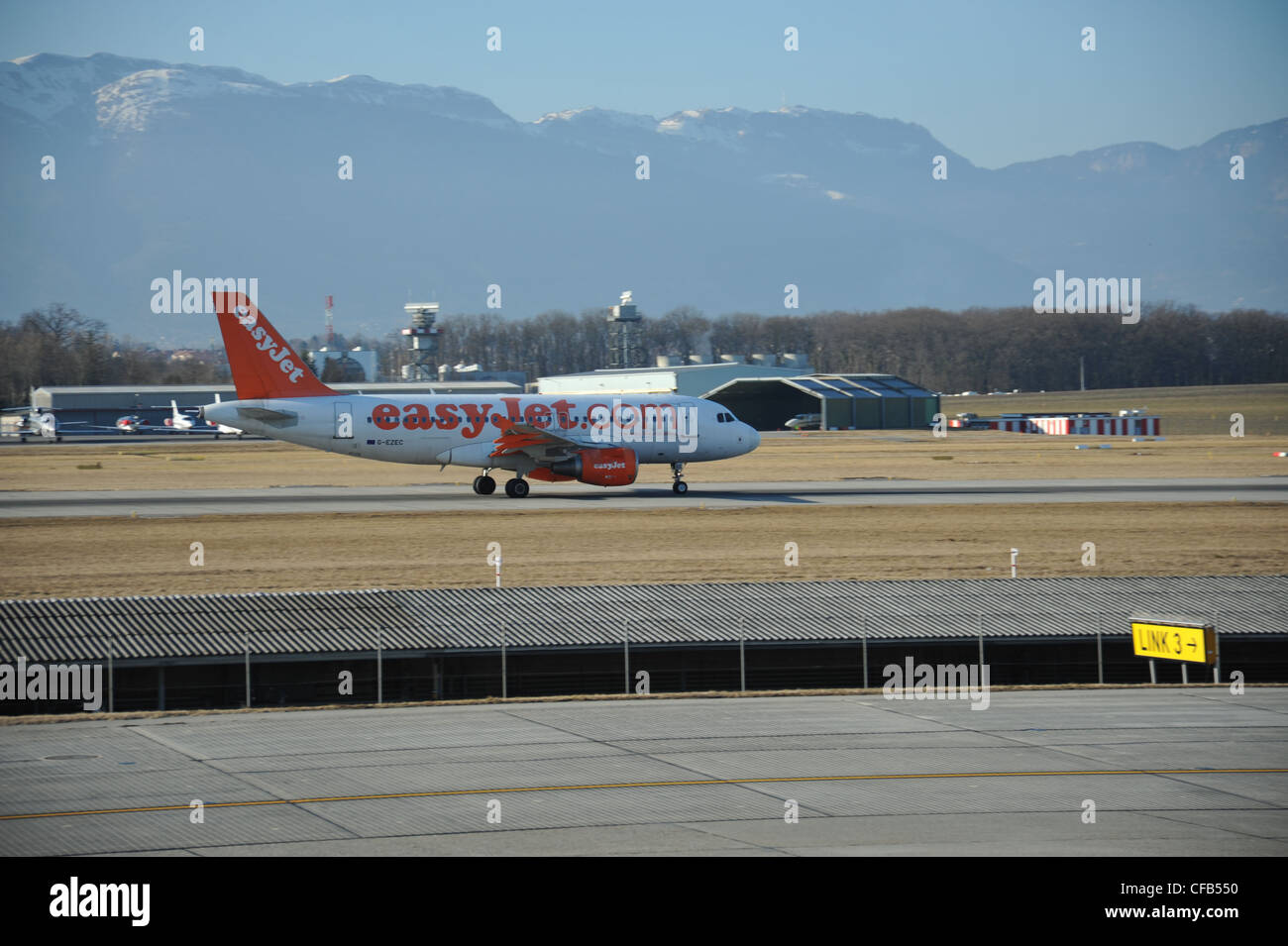 easyjet airbus a319 at geneva airport Stock Photo Alamy