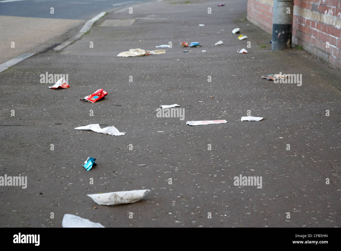 Litter uk street wind hires stock photography and images Alamy