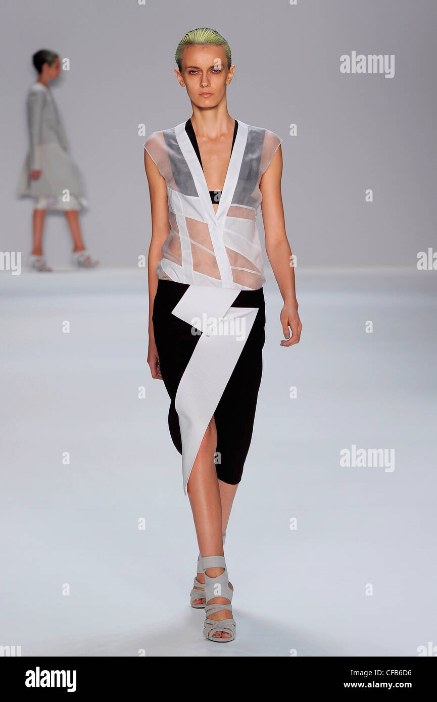 Narciso rodriguez tory burch 68th hi-res stock photography and images -  Alamy
