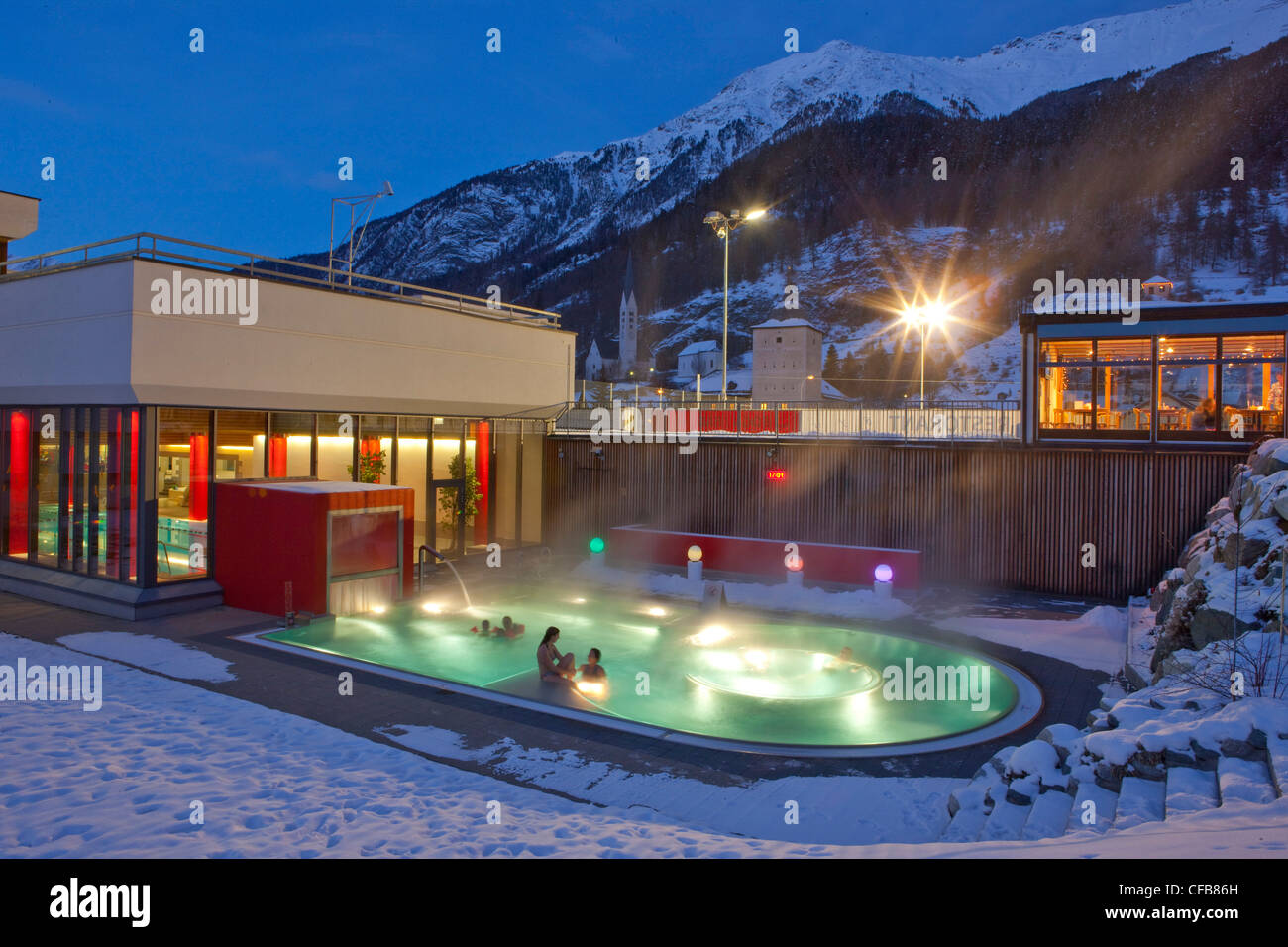 Zernez, family bath, in, evening, outdoors, outside, winter, snow, bath, bathing, beach bath, canton, Graubünden, Grisons, Switz Stock Photo