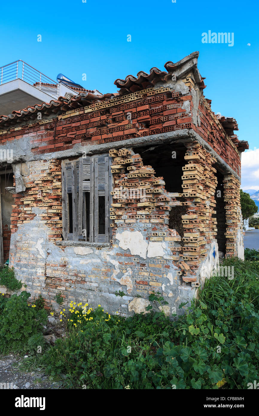 Old abandoned brick house ruins in Greece, corner detail Stock Photo