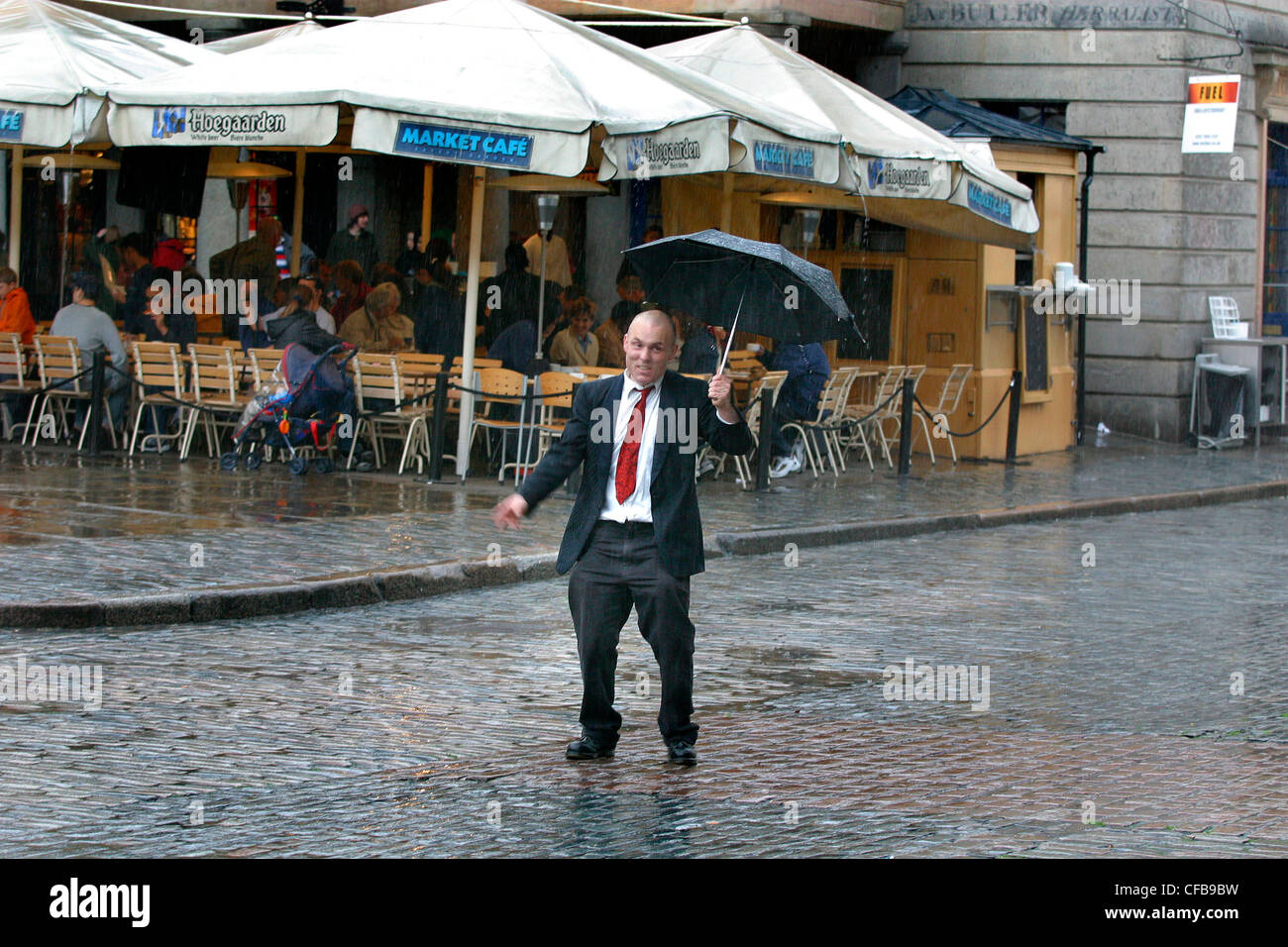 A performance artist stands in the rain in Covent Garden Stock Photo ...