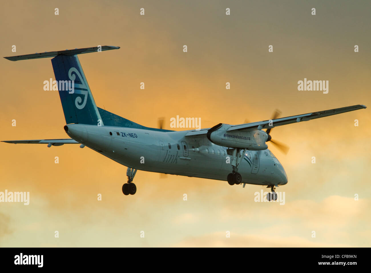 航空機・ヘリコプター BOMBARDIER DASH 8 Q300 AIR NEW ZEALAND 1024px-Bombardier_Dash_8-Q311,