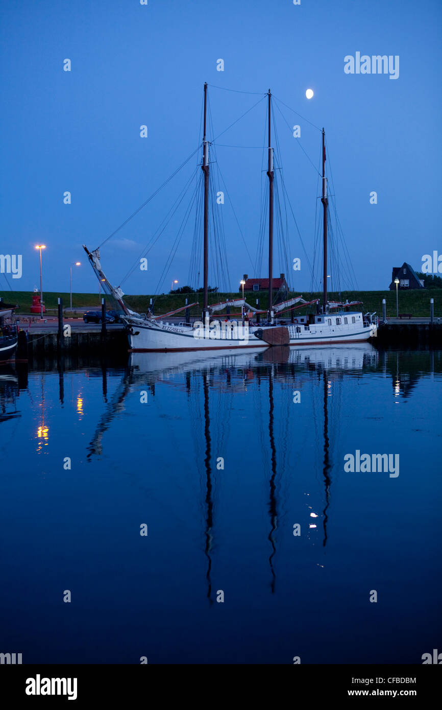 Holland, Europe, Netherlands, Oever, harbour, port, ship, boat, ships, boats, in, evening Stock Photo