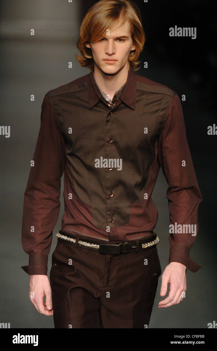 Calvin Klein Milan Menswear Ready to Wear Autumn Winter Brown fitted shirt and trousers Stock Photo