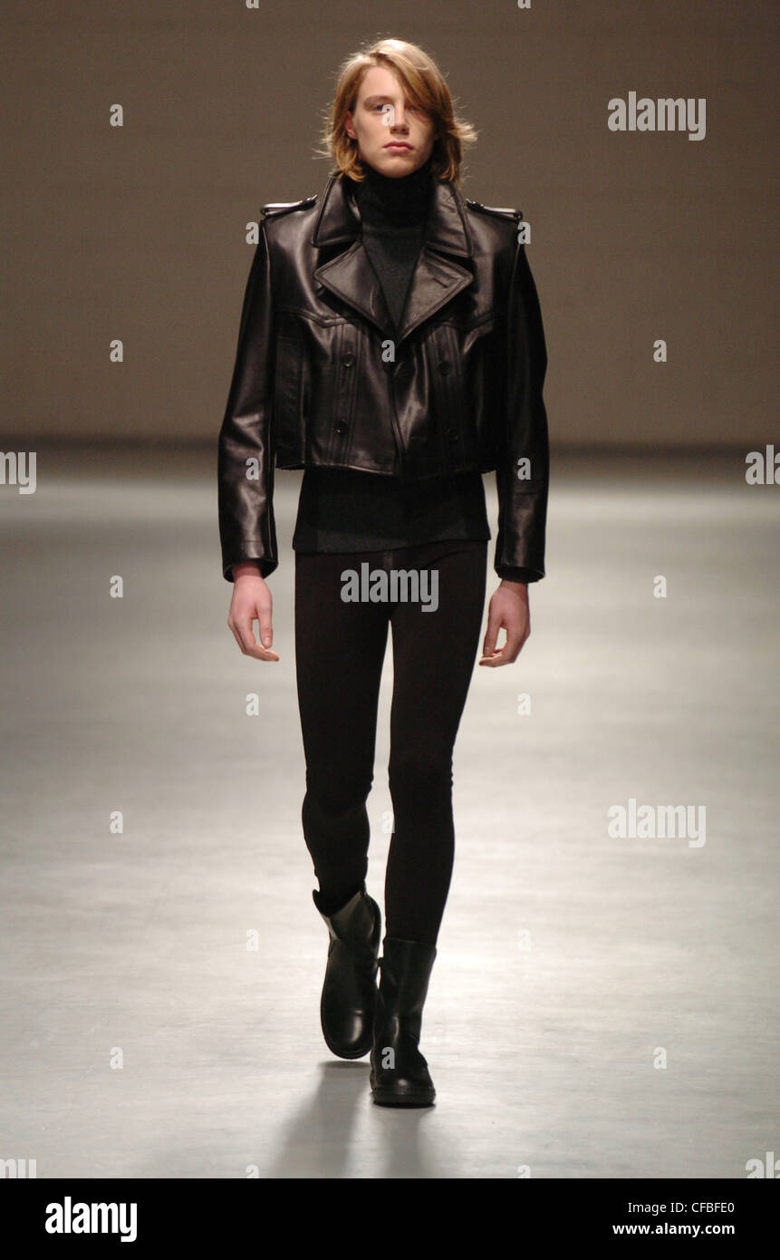 Raf Simons Paris Menswear Ready to Wear Autumn Winter Leather jacket and  leggings Stock Photo - Alamy