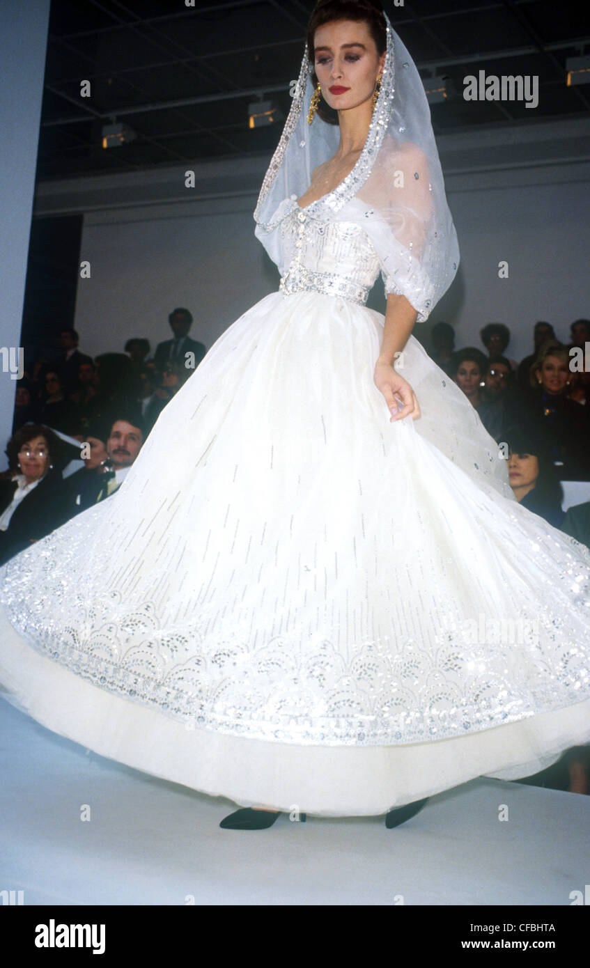 Chanel couture 1980s hi-res stock photography and images - Alamy