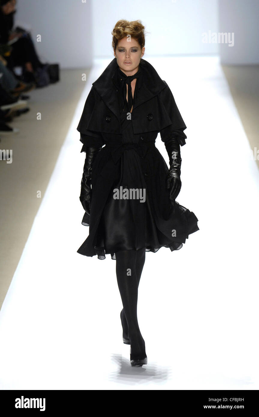 Doo Ri New York Ready to Wear Autumn Winter Model wearing black coat ...