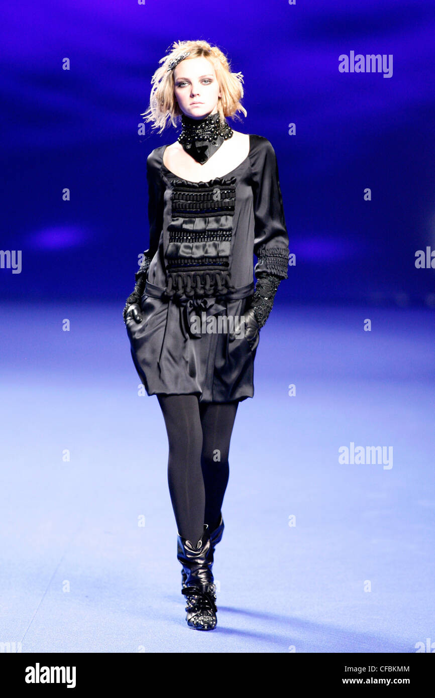 Christian Lacroix Paris Ready to Wear Autumn Winter Model wearing black ...