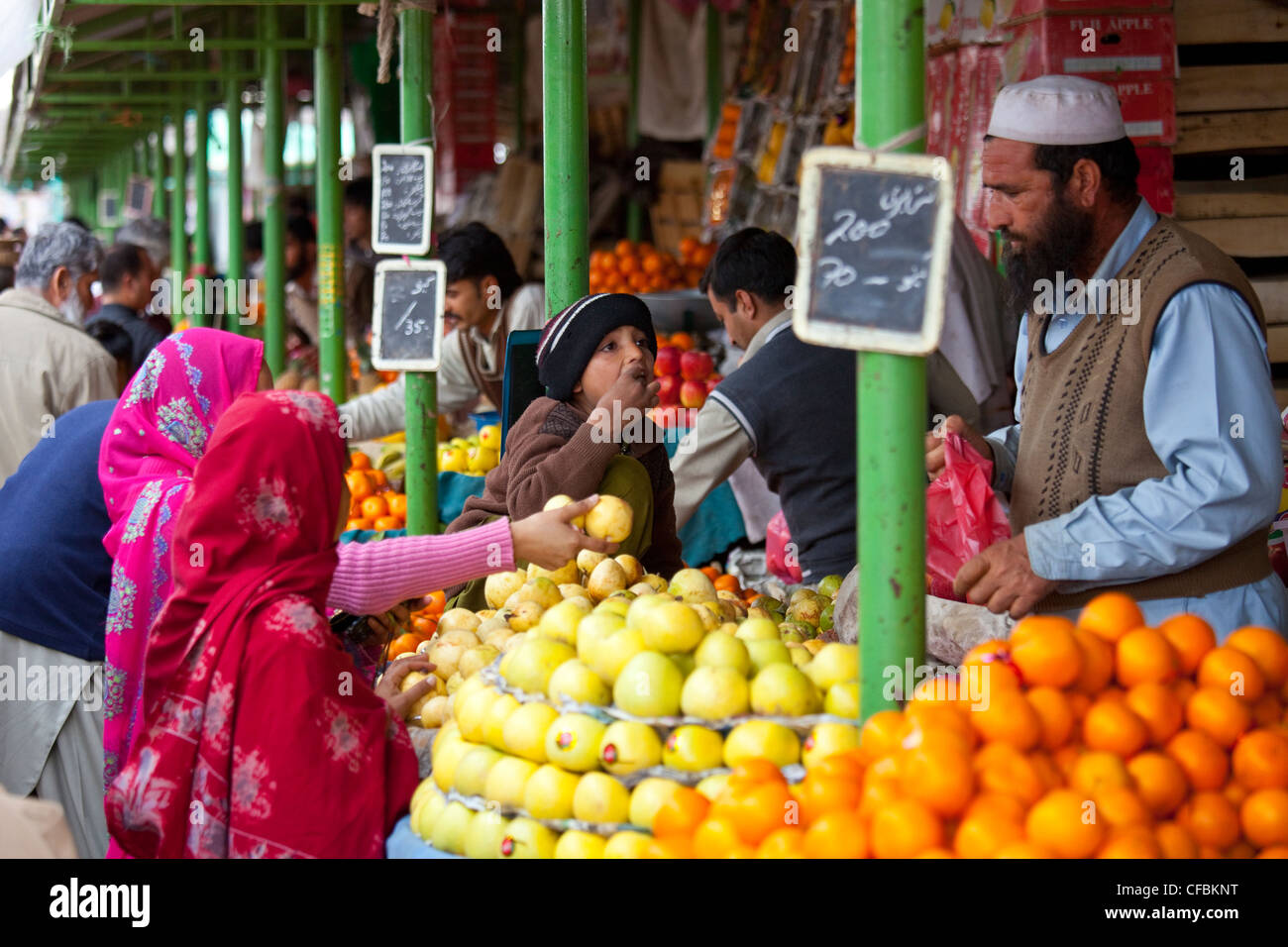 Citrus vendor, Sunday Market, Islamabad, Pakistan Stock Photo Alamy