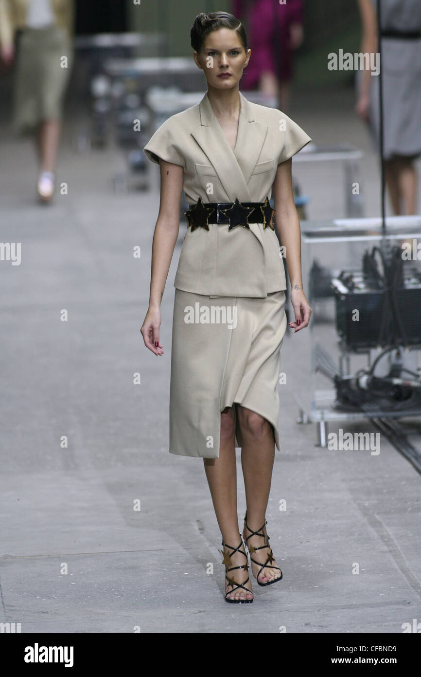 Asymmetrical skirt runway sale