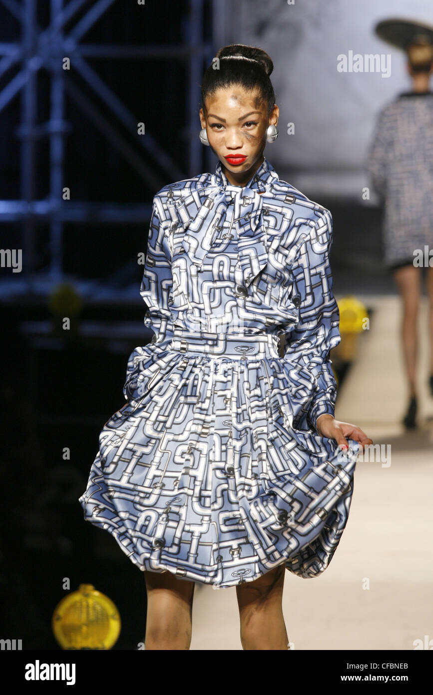 Jeremy Scott Ready to Wear Spring Summer American model Chanel Iman black body marks, wearing long sleeved blue and white Stock Photo