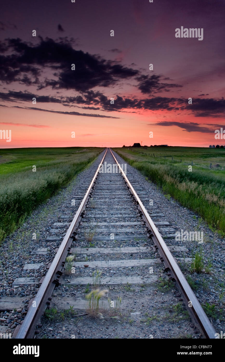 Railroad tracks sunrise hires stock photography and images Alamy