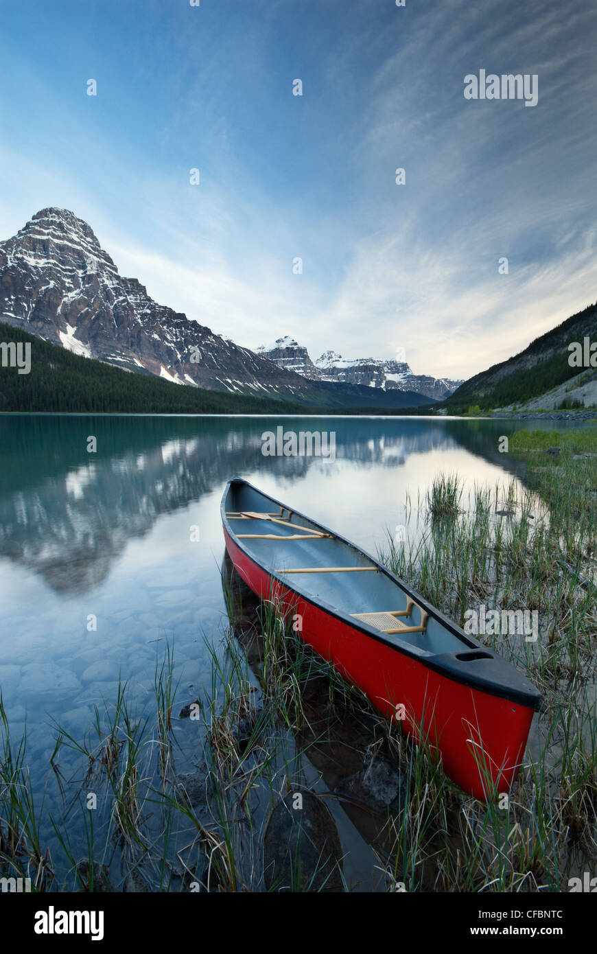 Canoe and Mount Chephren, Lower Waterfowl Lake, Banff National Park, Alberta, Canada Stock Photo