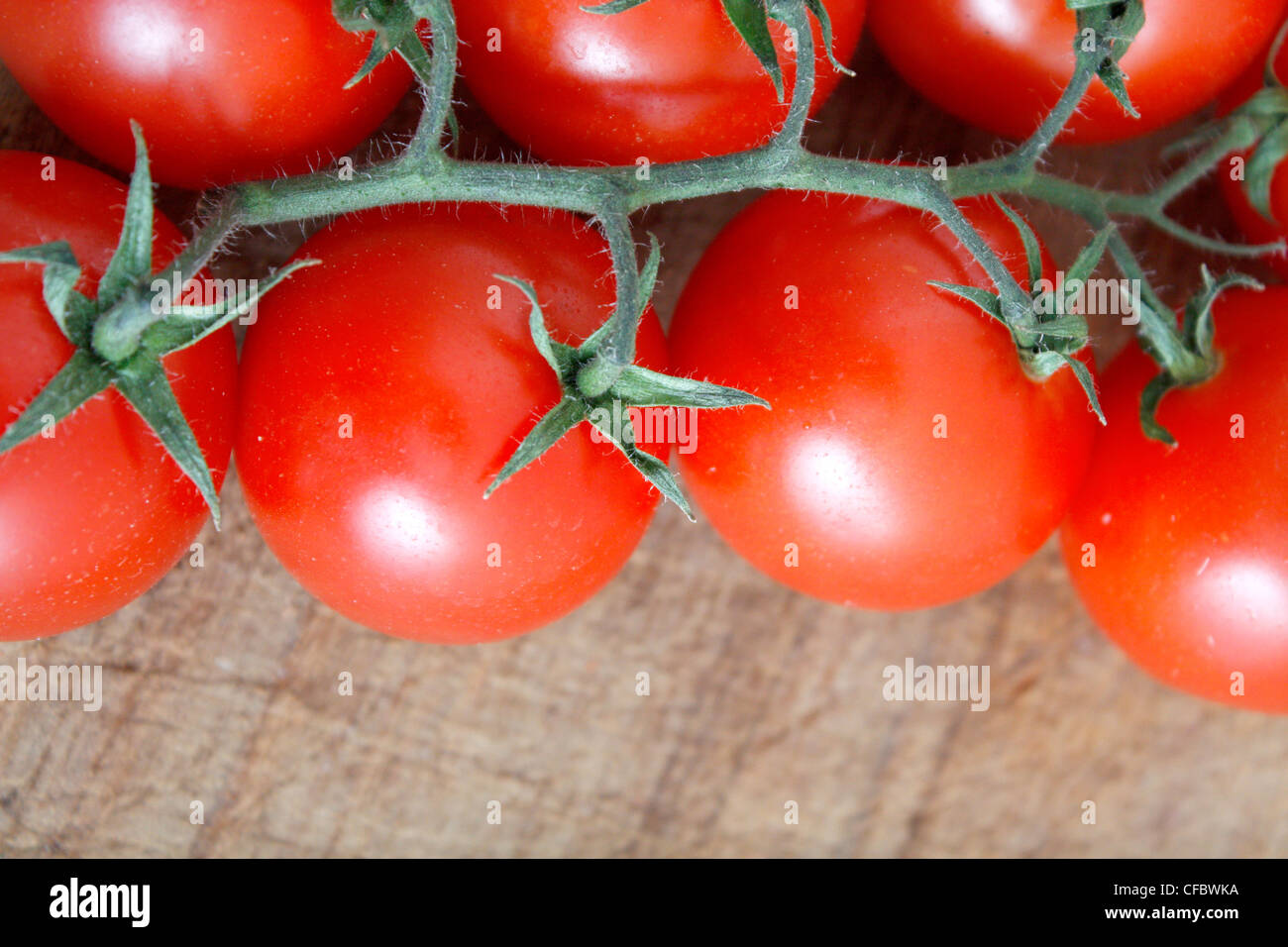 Tomato on the chopping board hi-res stock photography and images - Alamy