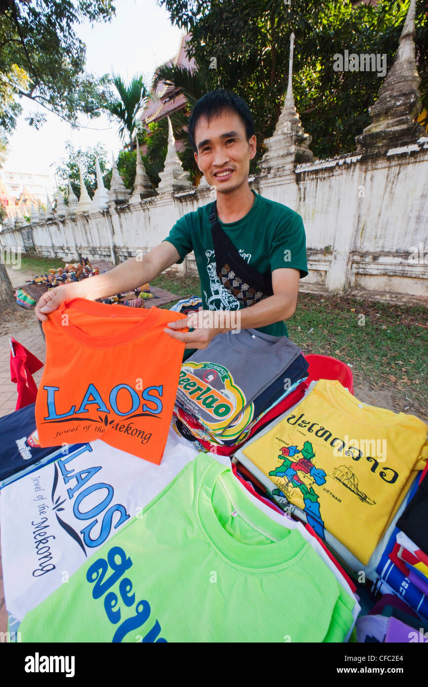 T shirt vendor hi-res stock photography and images - Alamy