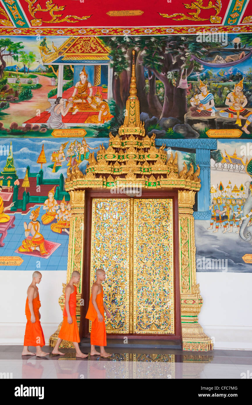 Laos, Vientiane, Wat Inpeng, Monks in front of Main Worshipping Hall Doorway Stock Photo